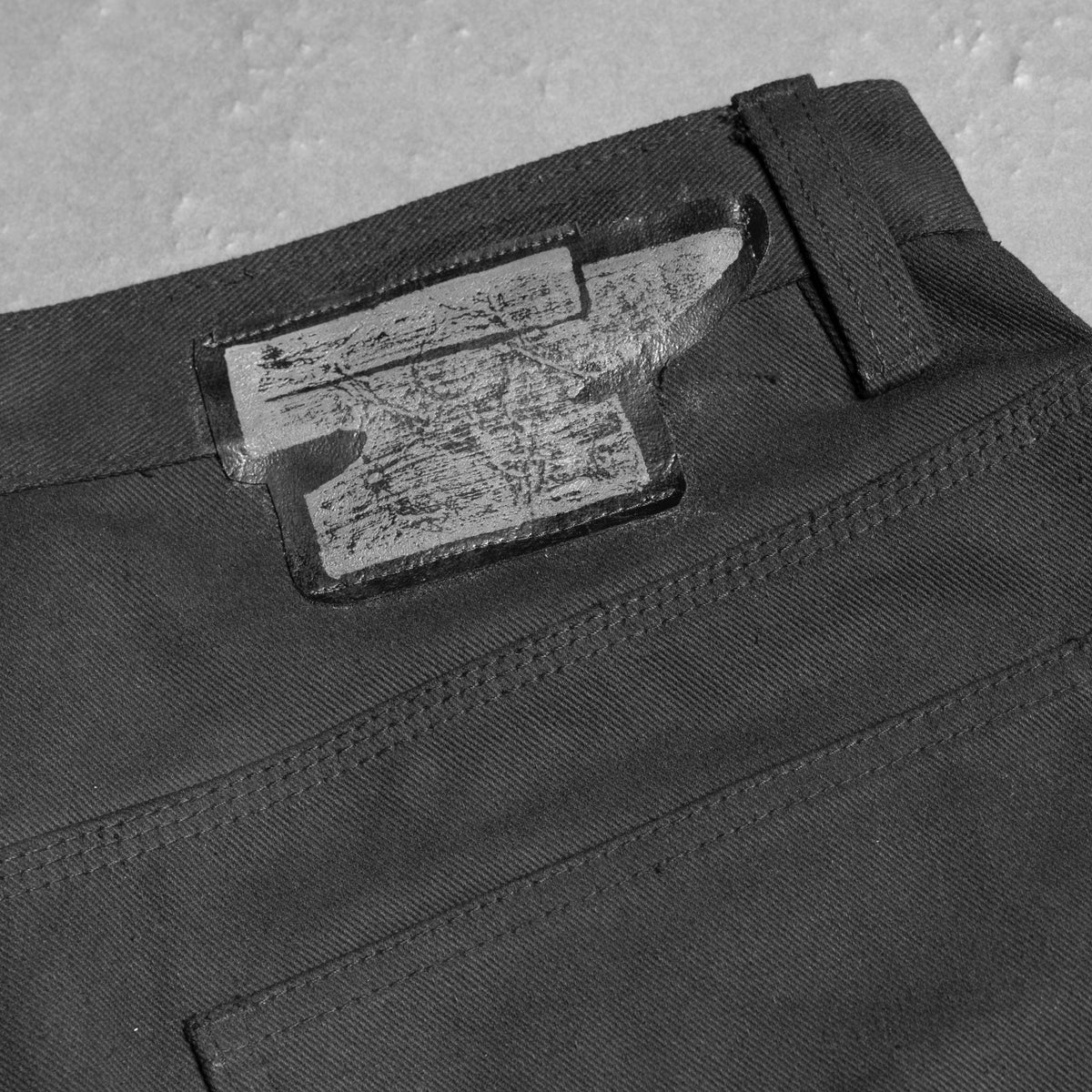 WAXED DENIM LONG SHORT
